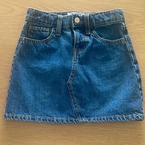 Denim skirt. Like new.